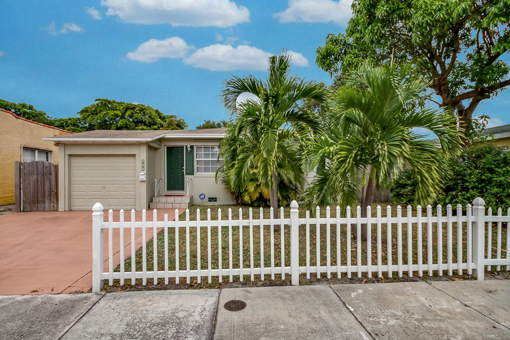 447 Conniston Road West Palm Beach, FL 33405 - Photo 2 of 26 447 Conniston Rd - West Palm Beach-2