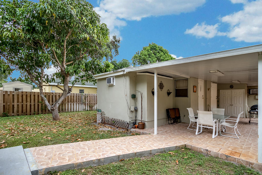 447 Conniston Road West Palm Beach, FL 33405 - Photo 6 of 26 447 Conniston Rd - West Palm Beach-6
