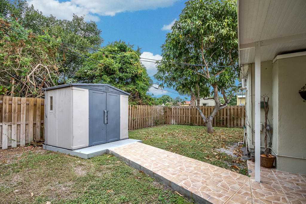 447 Conniston Road West Palm Beach, FL 33405 - Photo 9 of 26 447 Conniston Rd - West Palm Beach-9