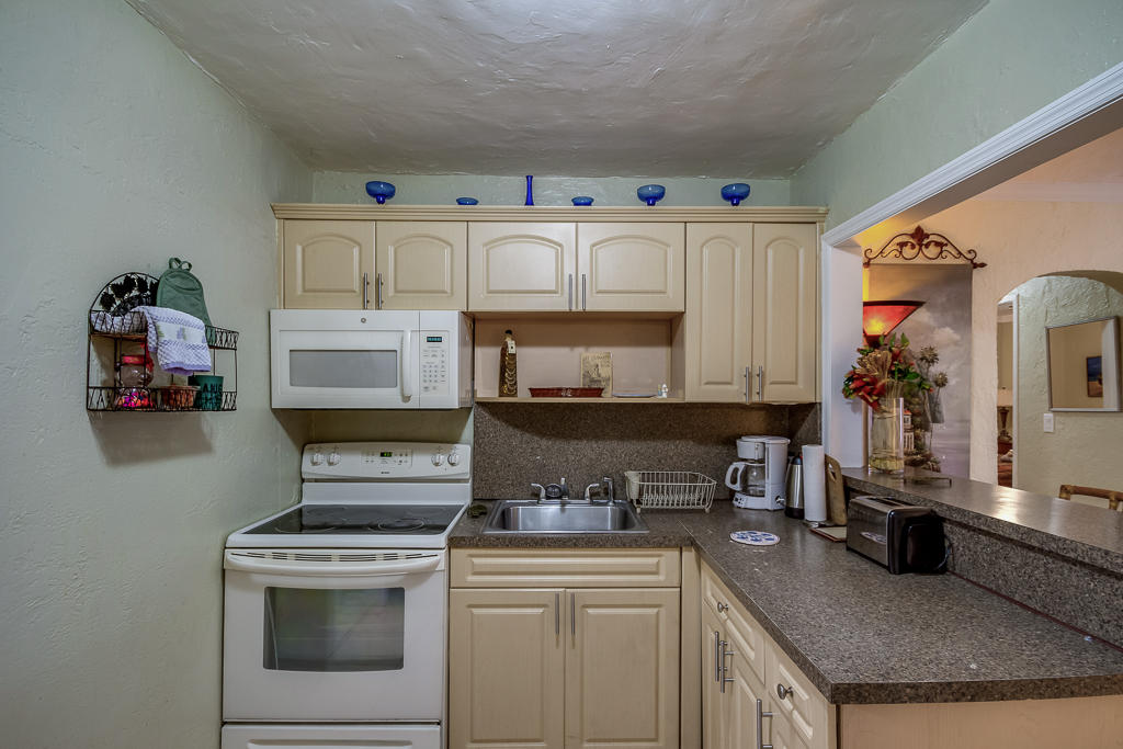 447 Conniston Road West Palm Beach, FL 33405 - Photo 10 of 26 447 Conniston Rd - West Palm Beach-10