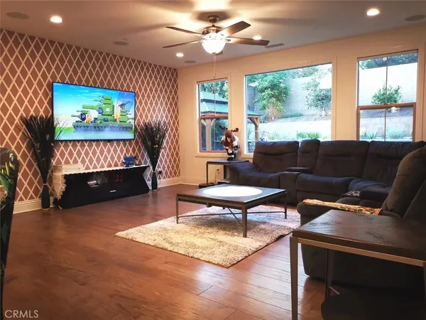 $9,200 | 101 Kennard, Irvine, CA 92618