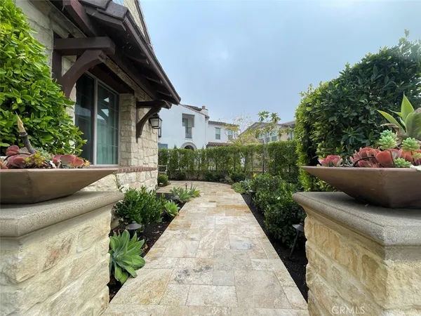 $9,200 | 101 Kennard, Irvine, CA 92618