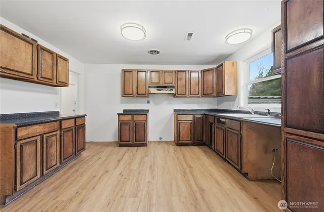 $690,000 | 11805 3rd Avenue South, Seattle, WA 98168