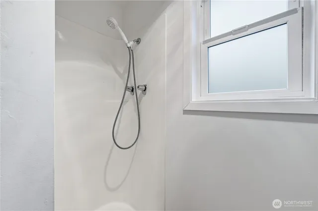 $690,000 | 11805 3rd Avenue South, Seattle, WA 98168