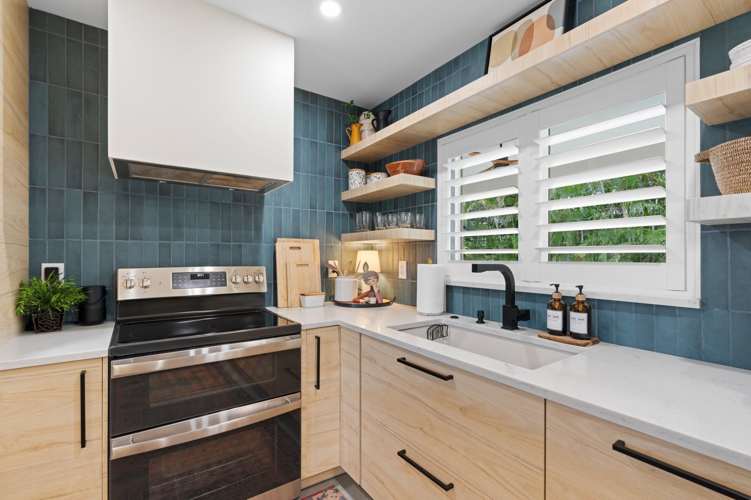 450 Northeast 5th Circle Boca Raton, FL 33431 - Photo 7 of 46 Kitchen