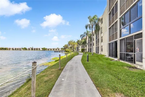 $2,100 | 118 Lake Emerald Drive, Unit 103, Oakland Park, FL 33309