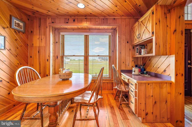 a view of entryway with a street