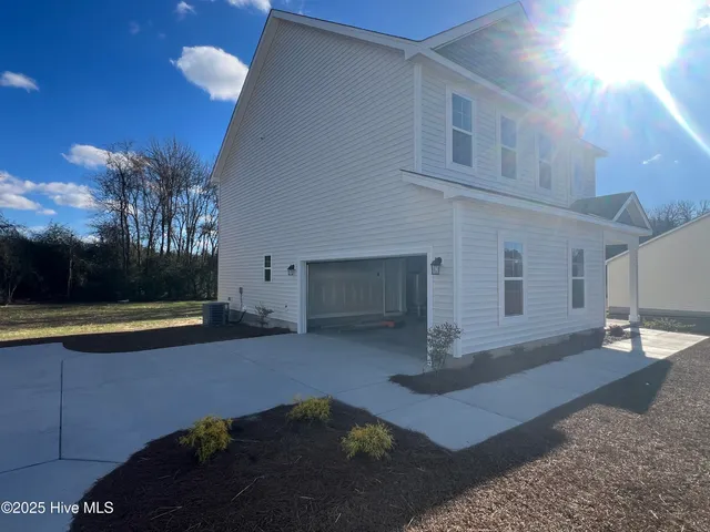 $314,900 | 309 Starky Drive, Richlands, NC 28574