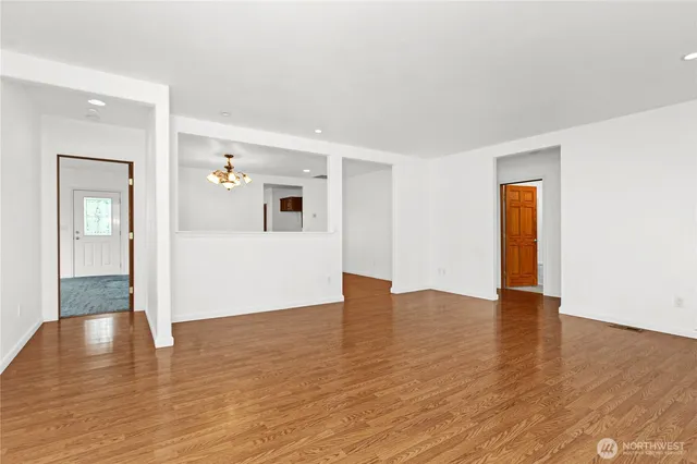 $599,900 | 514 McKinley Avenue, Raymond, WA 98577