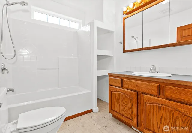 $599,900 | 514 McKinley Avenue, Raymond, WA 98577