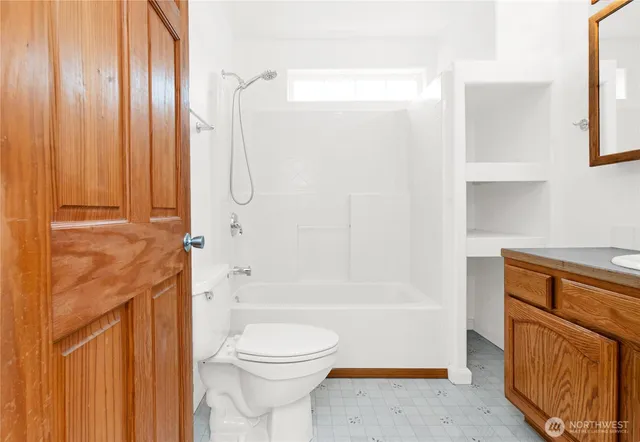 $599,900 | 514 McKinley Avenue, Raymond, WA 98577