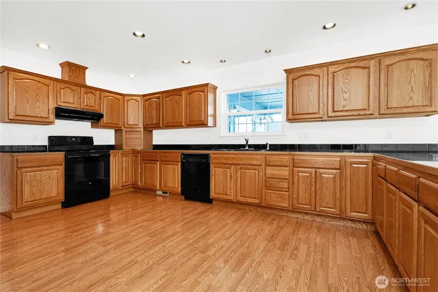 $599,900 | 514 McKinley Avenue, Raymond, WA 98577