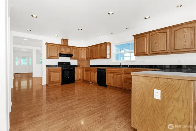 $599,900 | 514 McKinley Avenue, Raymond, WA 98577