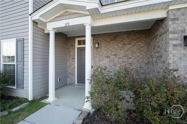 $2,850 | 123 Grimsby Road, Savannah, GA 31407