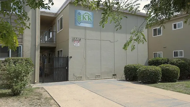 a view of entryway of a house