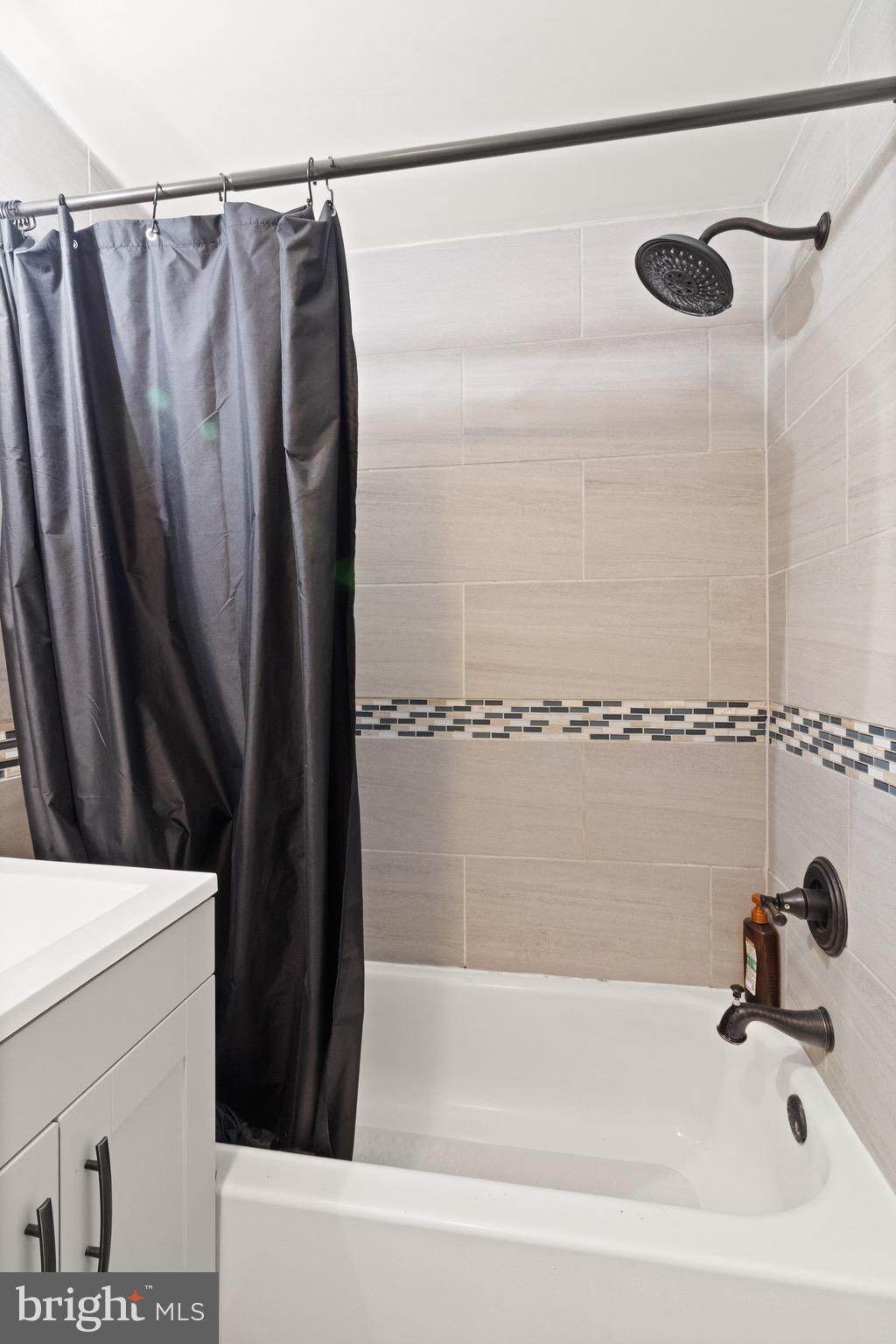 1315 Mead Terrace Woodbridge, VA 22191 - Photo 14 of 32 a bathroom with a bathtub and a shower