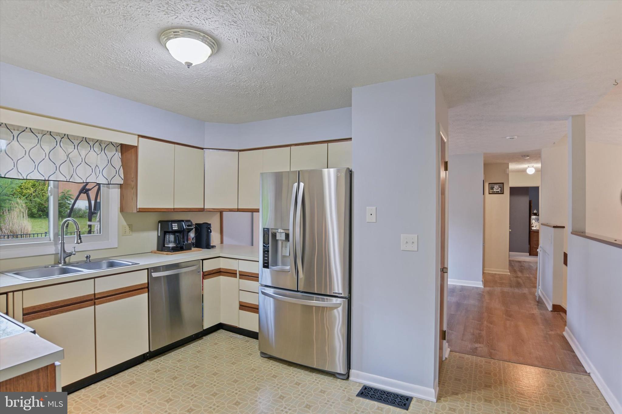 6981 Sterling Road Harrisburg, PA 17112 - Photo 5 of 33 Gallery Image 5