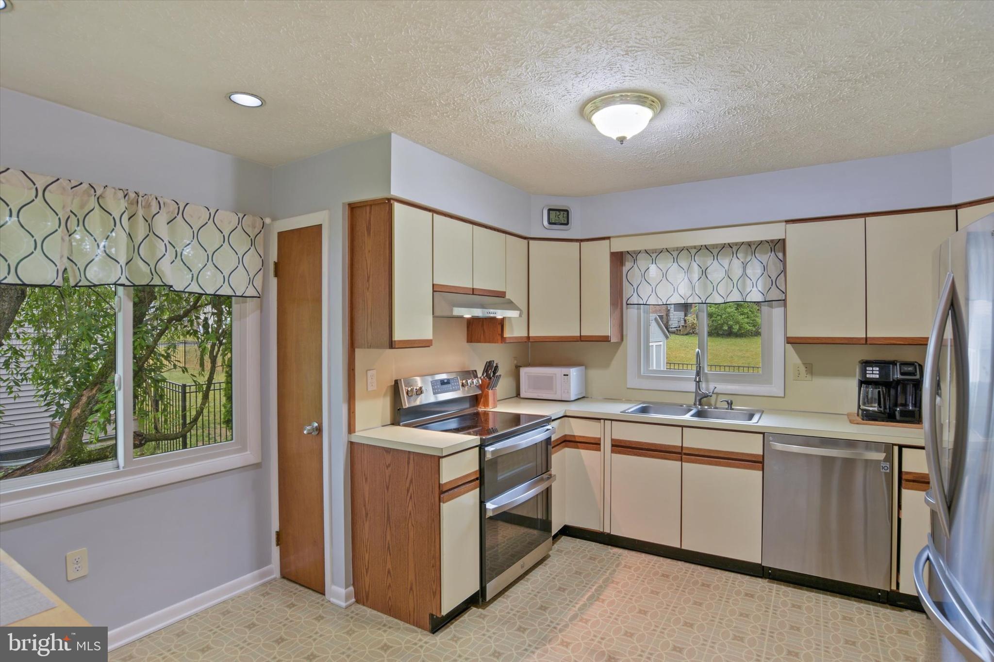 6981 Sterling Road Harrisburg, PA 17112 - Photo 6 of 33 Gallery Image 6