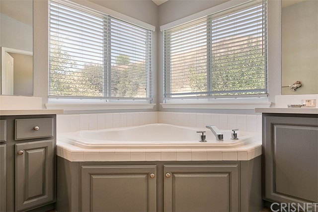 25907 Franklin Lane Stevenson Ranch, CA 91381 - Photo 30 of 58 Extra large soaking tub perfect for relaxing in Master en suite