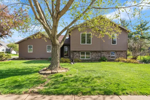 $340,000 | 1005 West 57th Place, Davenport, IA 52806