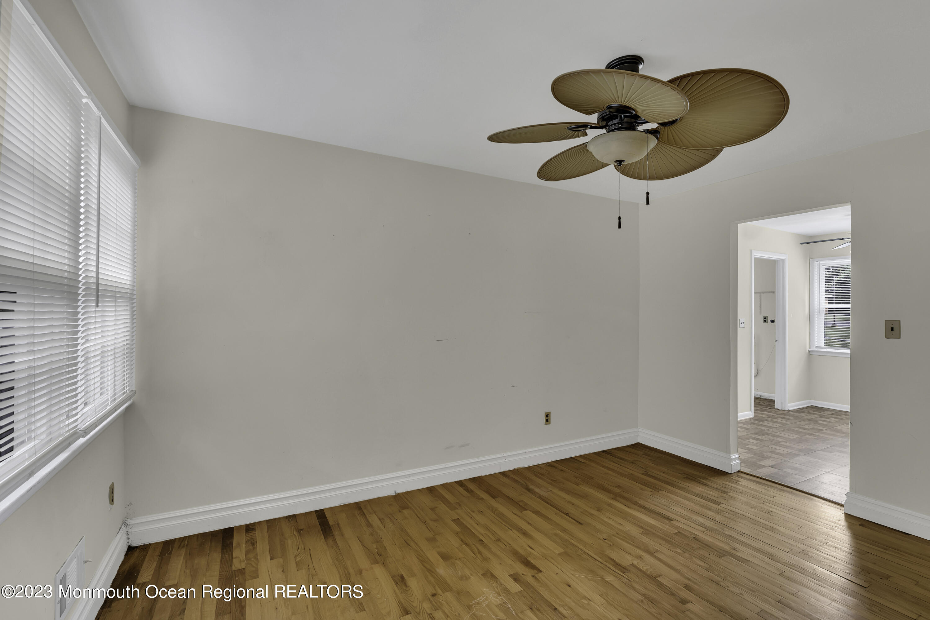 452 Stillwells Corner Road Freehold, NJ 07728 - Photo 5 of 23 016_dsc01122