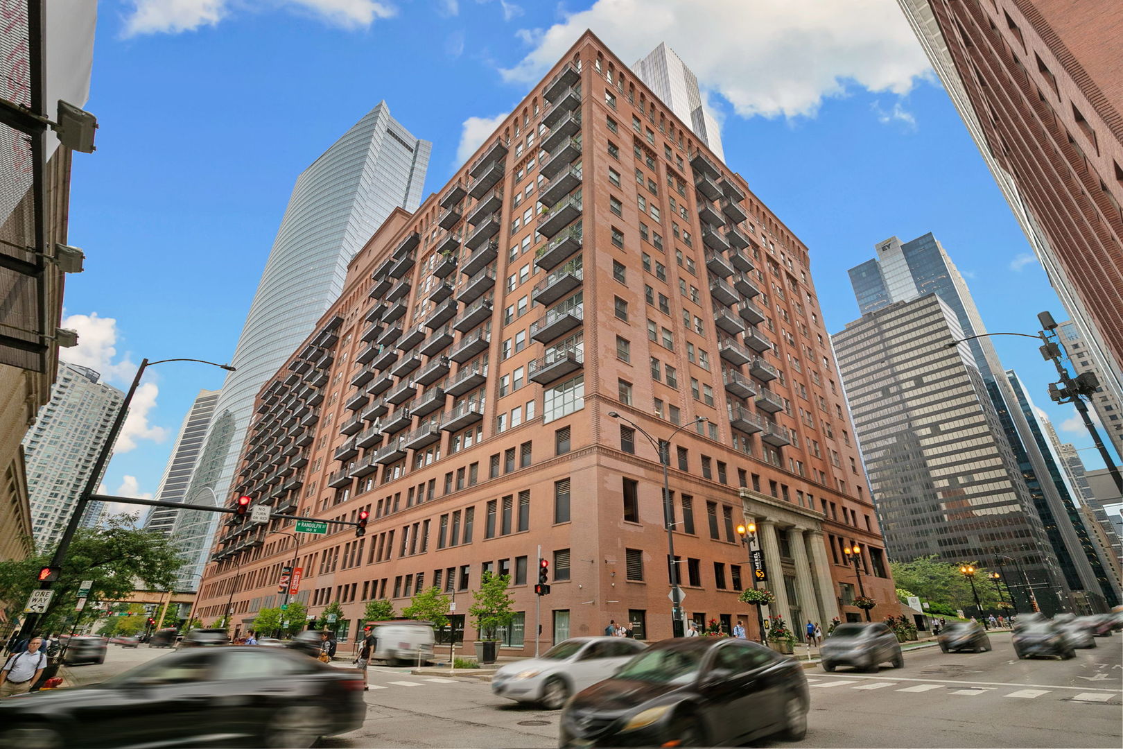 165 North Canal Street, Unit 730 Chicago, IL 60606 - Photo 2 of 23