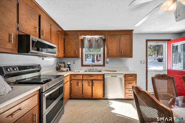 $429,000 | 10 Highland Avenue, East Haddam, CT 06469