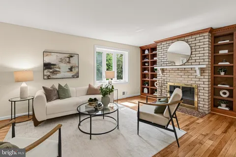 $850,000 | 19 South Abingdon Street, Arlington, VA 22204