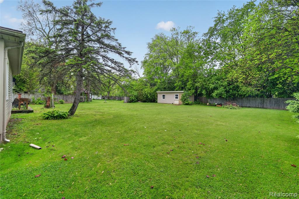 5090 Torrey Road Flint, MI 48507 - Photo 35 of 43