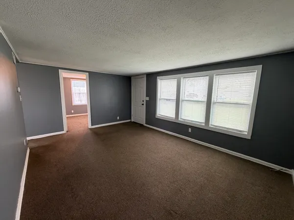 $995 | 535 15th Avenue, Silvis, IL 61282