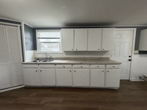 $995 | 535 15th Avenue, Silvis, IL 61282