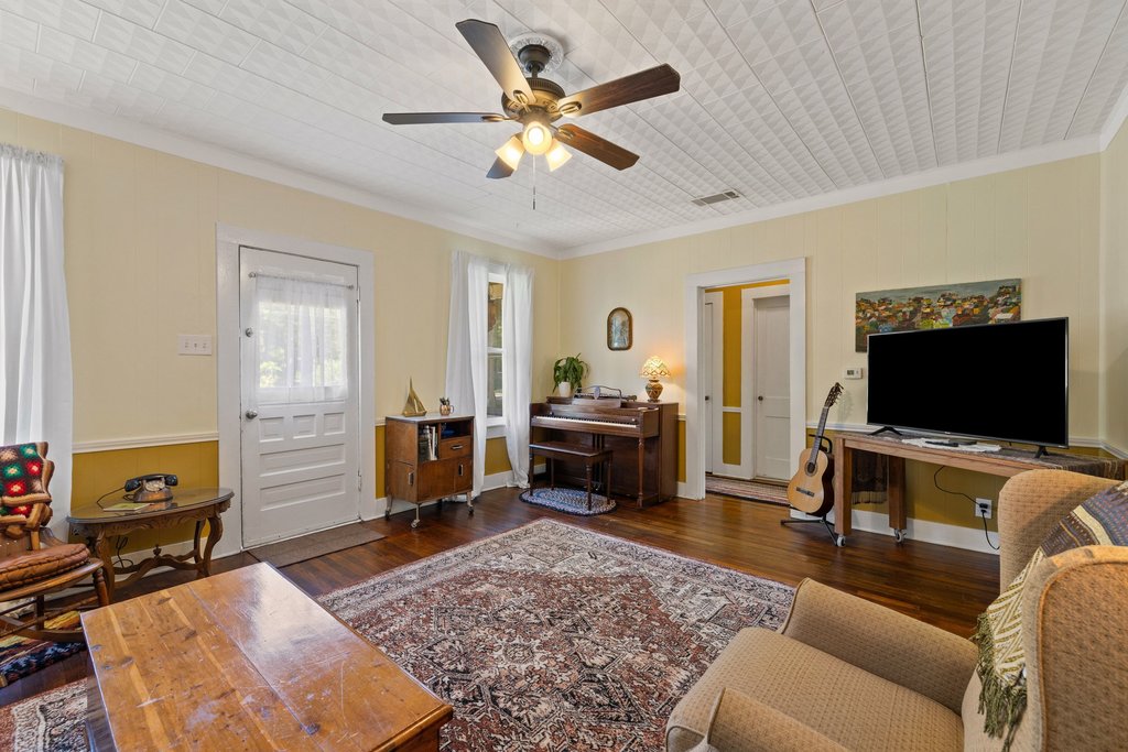 807 Cecelia Street Taylor, TX 76574 - Photo 6 of 24 a living room with furniture and a flat screen tv