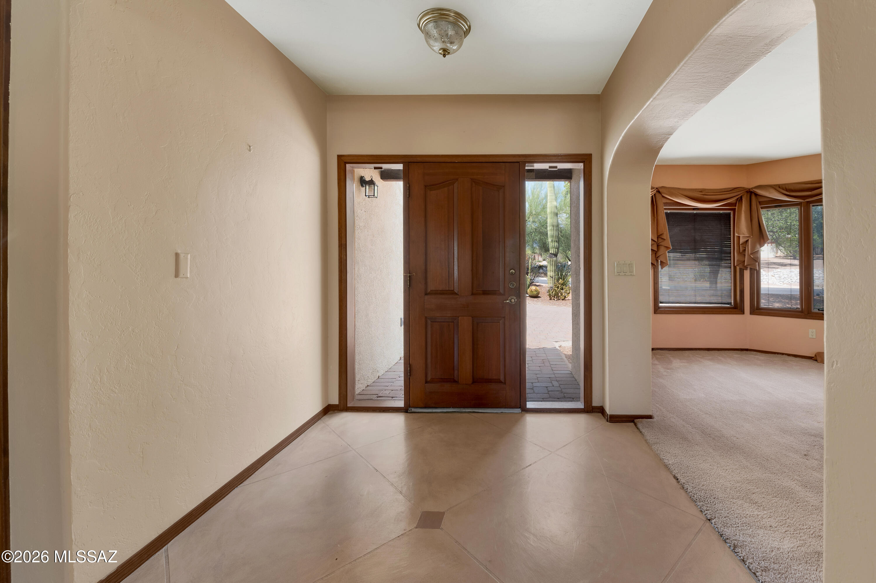 3990 North Ridgecrest Drive Tucson, AZ 85750 - Photo 6 of 42 Entryway back to Door