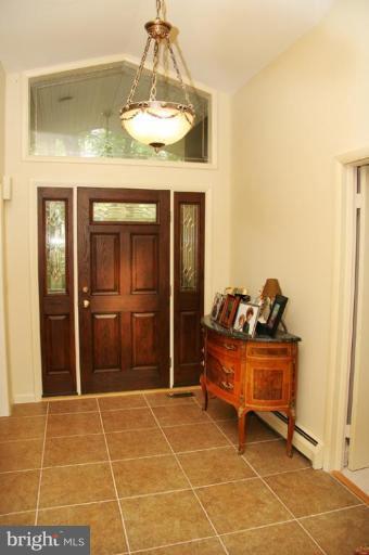 3001 Old Court Road Pikesville, MD 21208 - Photo 7 of 27 Entrance / Foyer