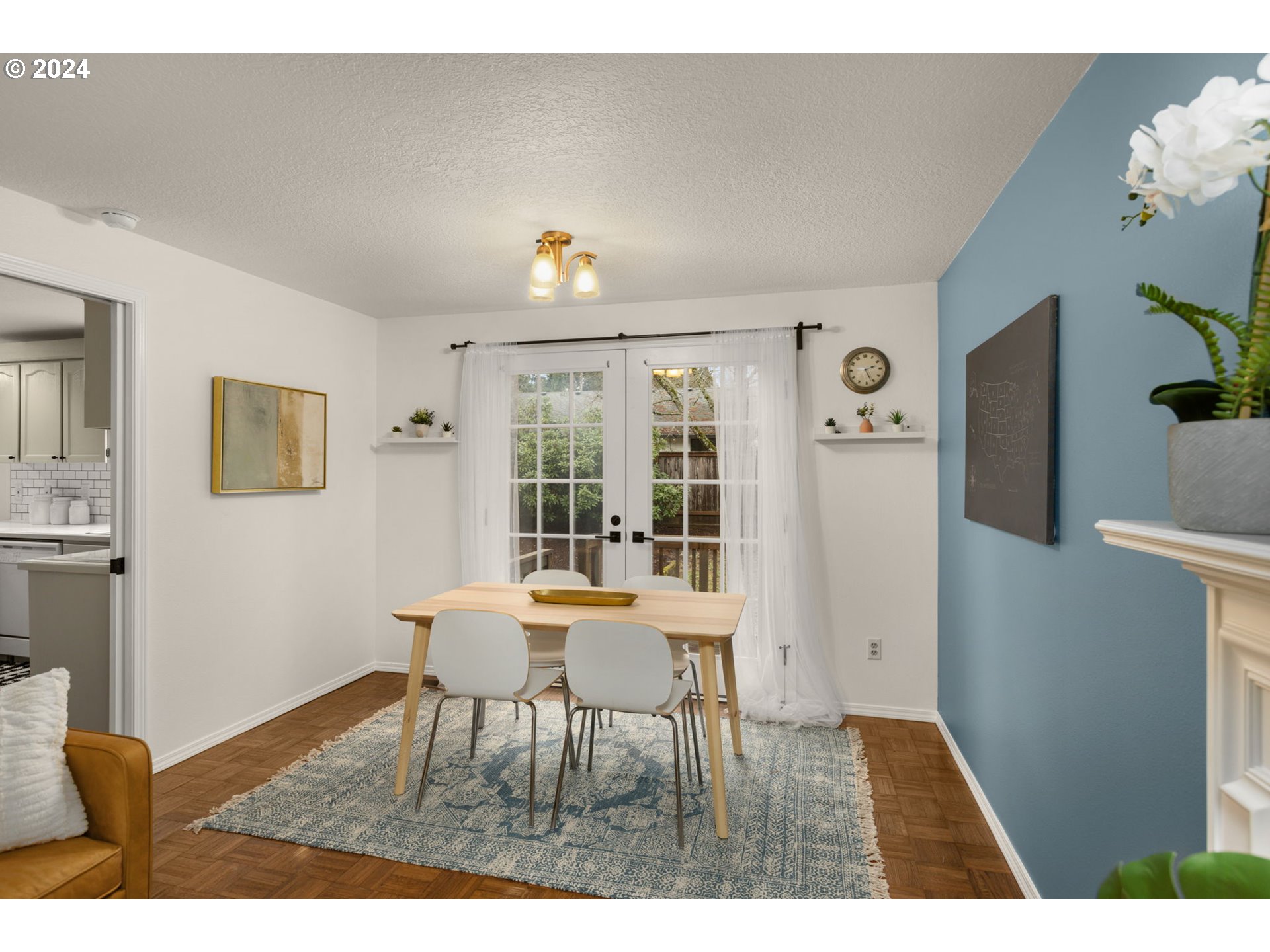 3625 Southwest Vacuna Street Portland, OR 97219 - Photo 6 of 27 a dining room with furniture and window
