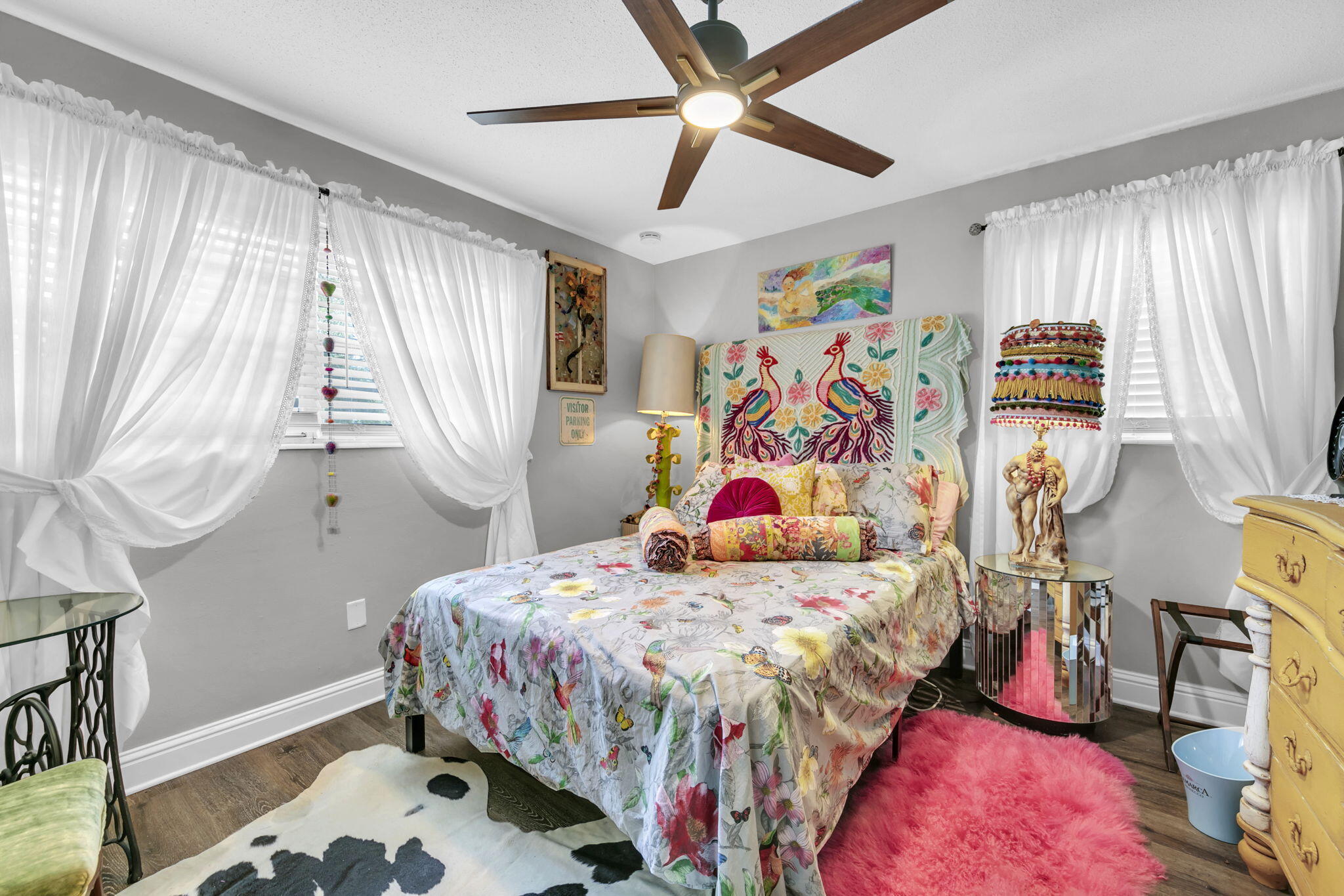 90 Jones Drive Freeport, FL 32439 - Photo 4 of 44 a bedroom that has a bed and a window