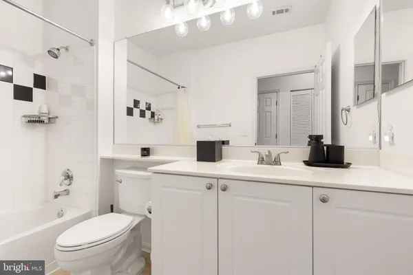 $500,000 | 9486 Virginia Center Boulevard, Unit 2, Vienna, VA 22181