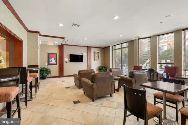 $500,000 | 9486 Virginia Center Boulevard, Unit 2, Vienna, VA 22181