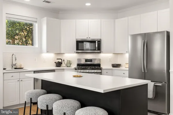 $500,000 | 9486 Virginia Center Boulevard, Unit 2, Vienna, VA 22181