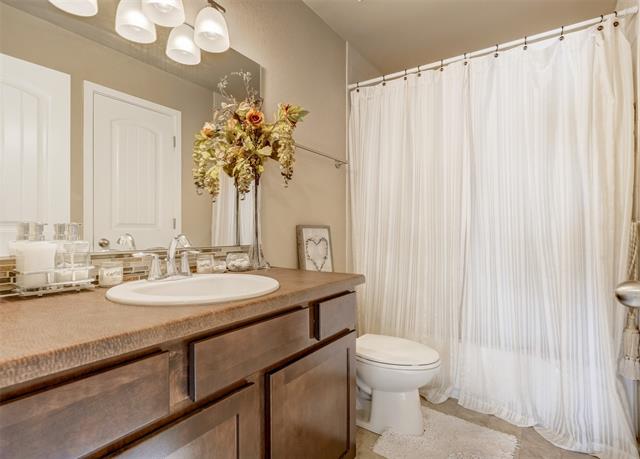 5136 Pring Ranch Road Colorado Springs, CO 80922 - Photo 24 of 39 Upstairs Full bathroom