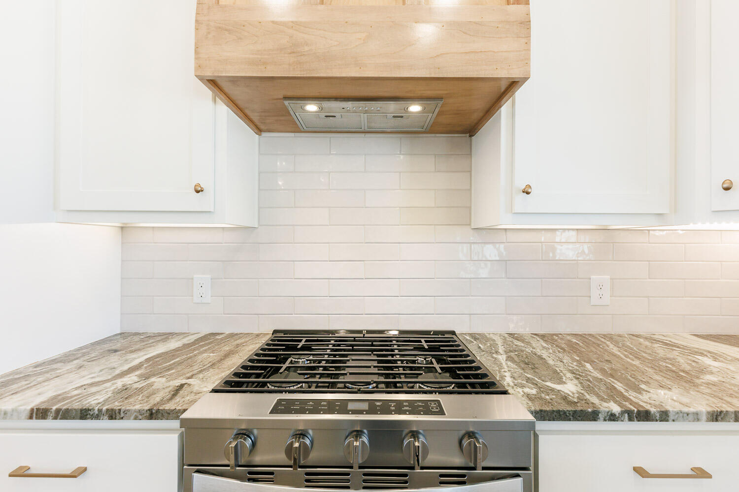 3634 144th Street Lubbock, TX 79423 - Photo 19 of 55 a close view of stove