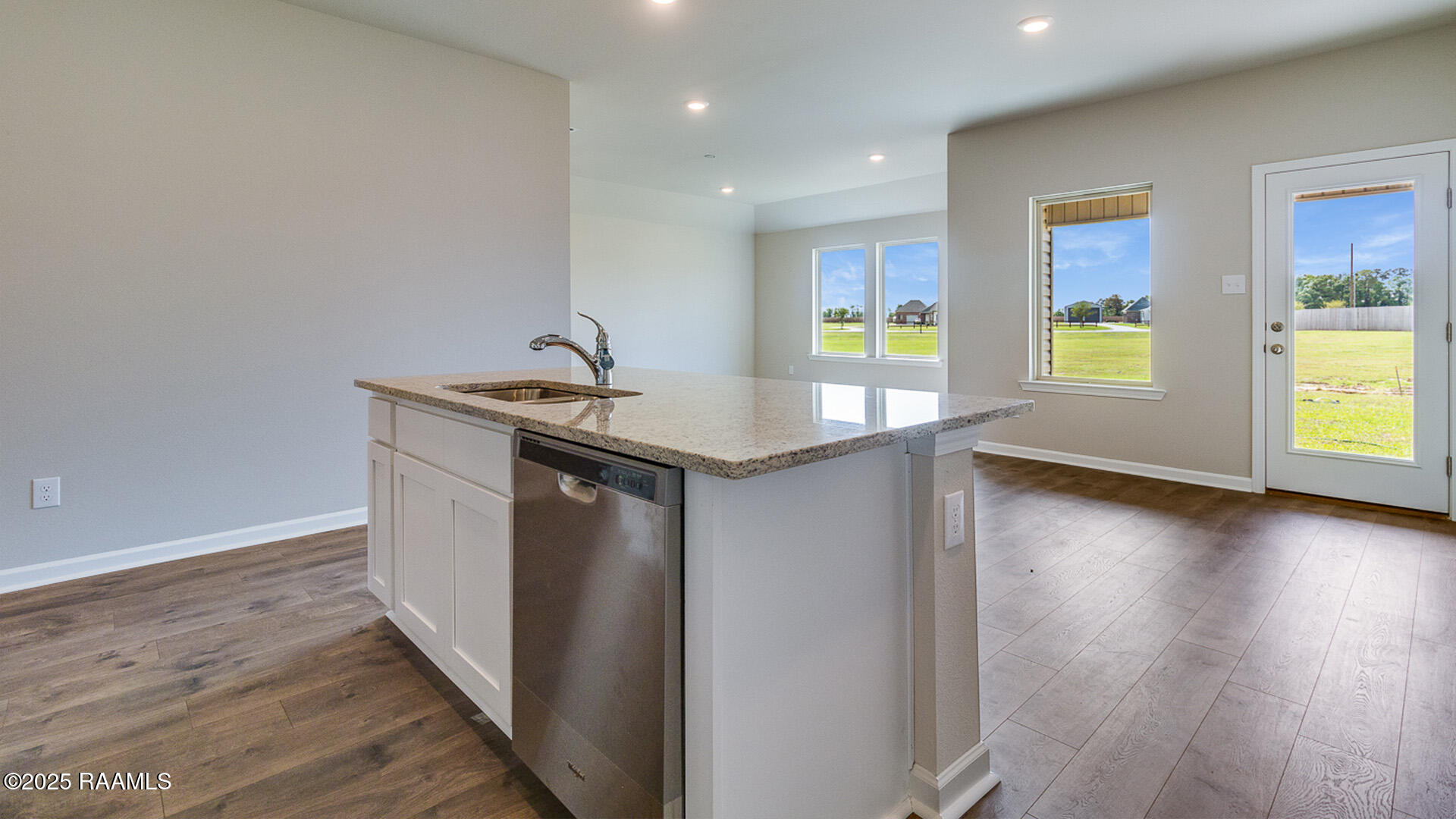104 Reid Sunset, LA 70584 - Photo 6 of 13 X40D Denton AL White - 1805 Highland Dr