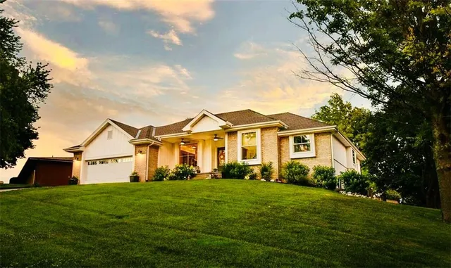 $599,900 | 105 Summit, Wathena, KS 66090