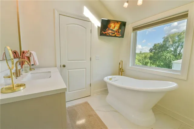 $599,900 | 105 Summit, Wathena, KS 66090