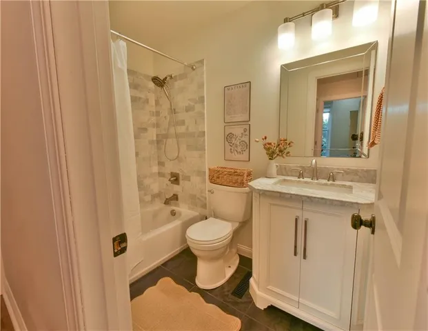 $599,900 | 105 Summit, Wathena, KS 66090