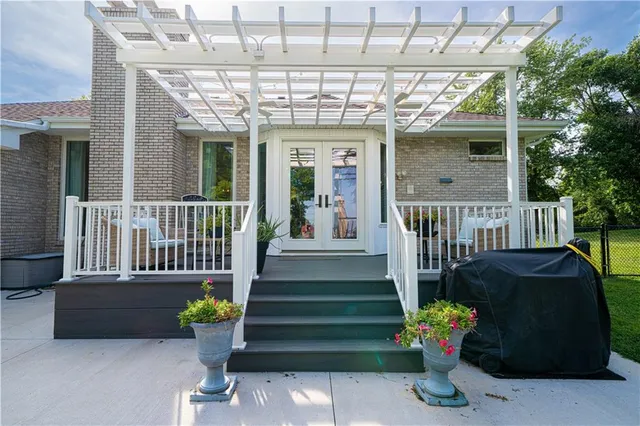 $599,900 | 105 Summit, Wathena, KS 66090