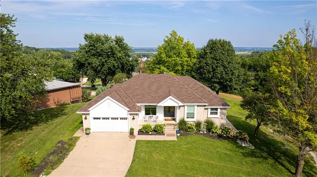 $599,900 | 105 Summit, Wathena, KS 66090