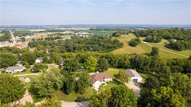 $599,900 | 105 Summit, Wathena, KS 66090