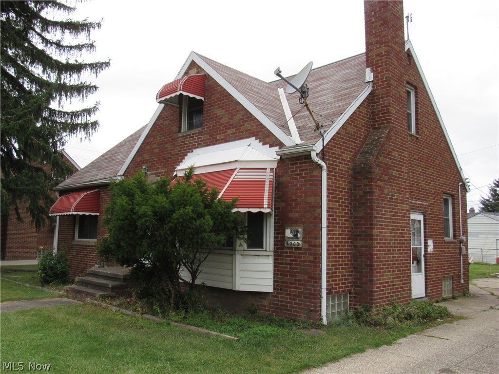 8002 West Ridgewood Drive Cleveland, OH 44129 - Photo 2 of 29
