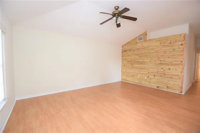 a view of empty room with a ceiling fan